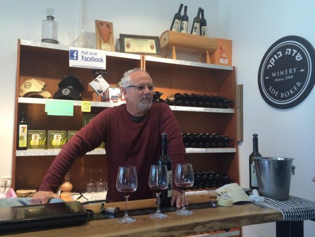 Olio e vino nel deserto del Negev, nel kibbutz di Ben Gurion