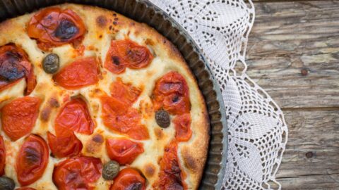 prodotti-tipici-pugliesi-focaccia-barese