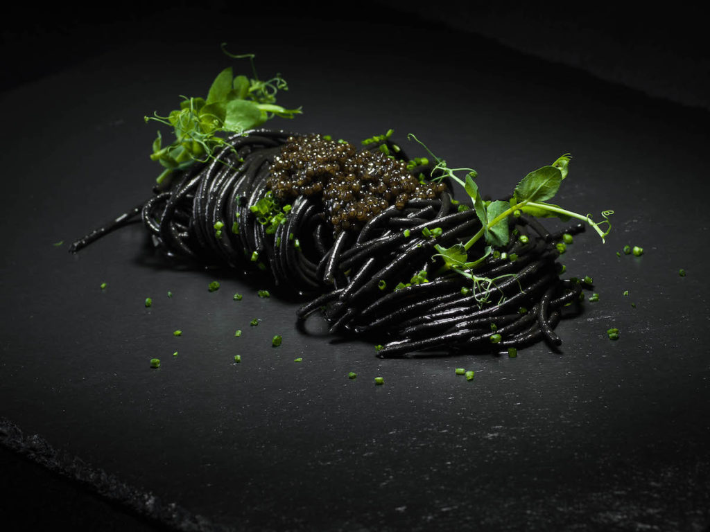 spaghetti freddi al nero di seppia