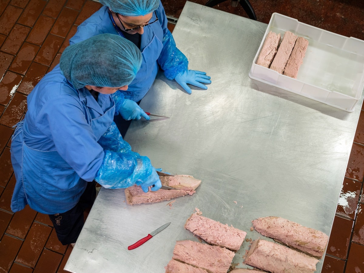 tonno-in-scatola-lavorazione