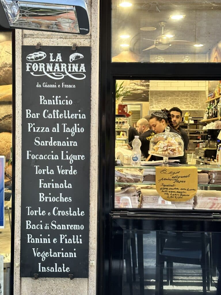 prodotto tipici in negozio di Alimentari a Sanremo