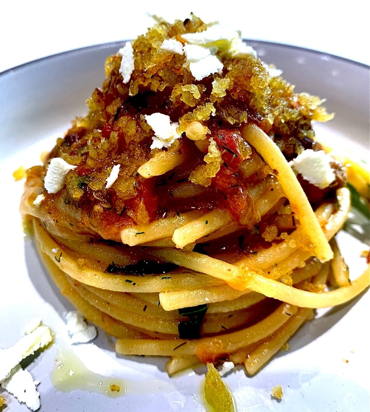 Pasta con mollica, succo di limone e caciocavallo