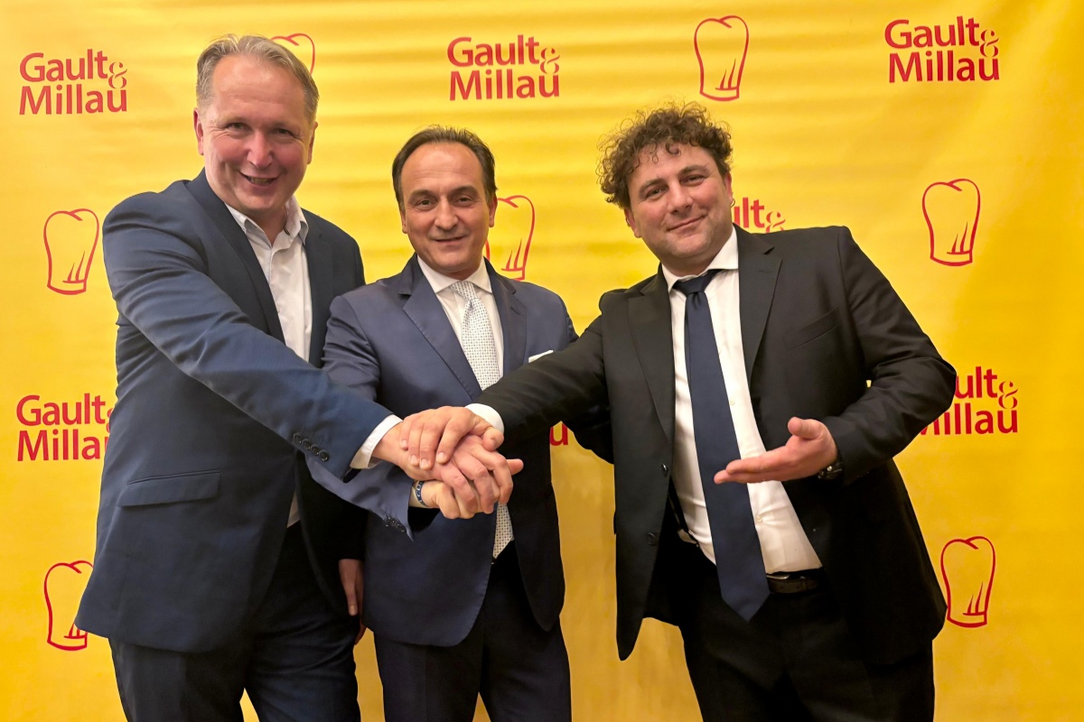 Miroslav Lekes, CEO di Gault&Millau Italia; ALberto Cirio Presidente Regione Piemonte, Daniele Scaglia, Chief Inspector di Gault&Millau Italia Miroslav Lekes, CEO di Gault&Millau Italia; ALberto Cirio Presidente Regione Piemonte, Daniele Scaglia, Chief Inspector di Gault&Millau Italia