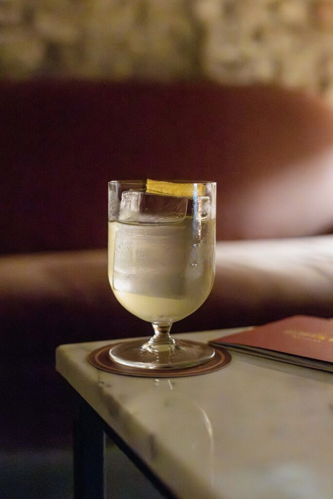 cocktail con aceto: Peppercorn Gimlet