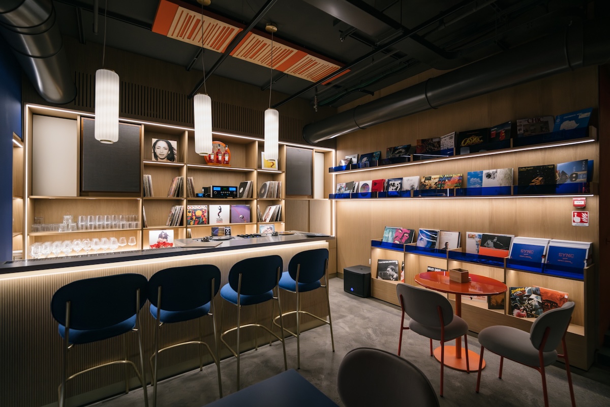 SYNC by Aperol Listening Bar & Bistro_5