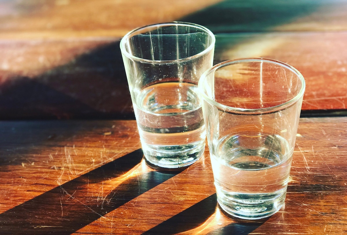 Bicchieri di sambuca, liquore all'anice