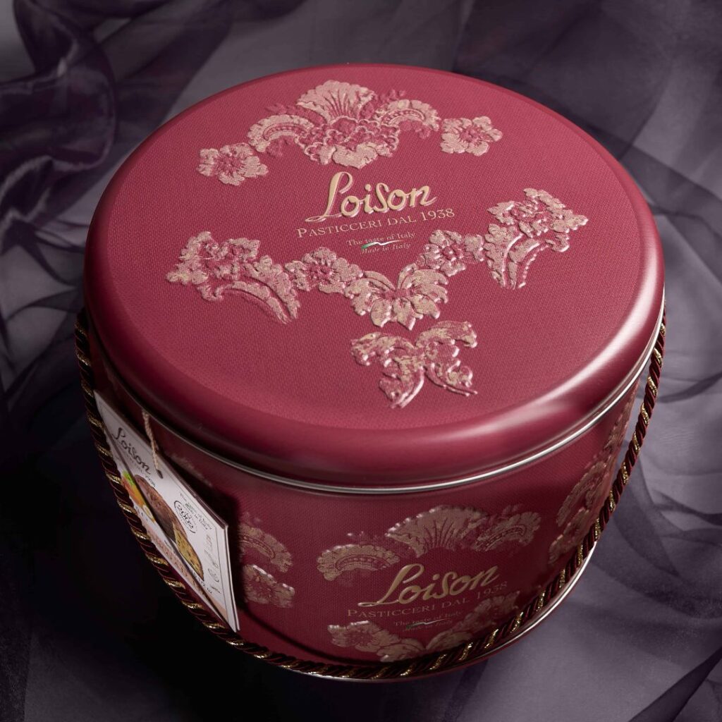 Latta Loison 2023 bordeaux con fregi dorati in rilievo