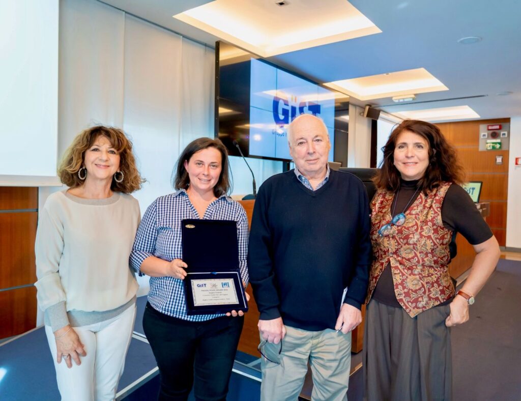 I vicepresidenti del Consorzio Tutela Vini Colli Euganei ritirano il premio per il Serprino Festival
